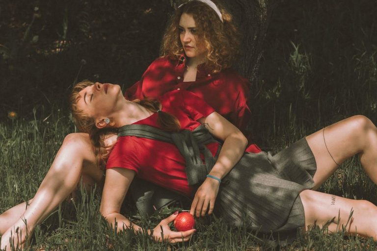 9 Sneaky Signs She’s A Lesbian (Even If She Won’t Admit It!)